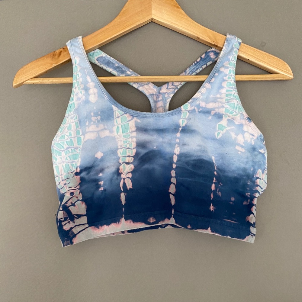 Hard tail tie dye sports bra